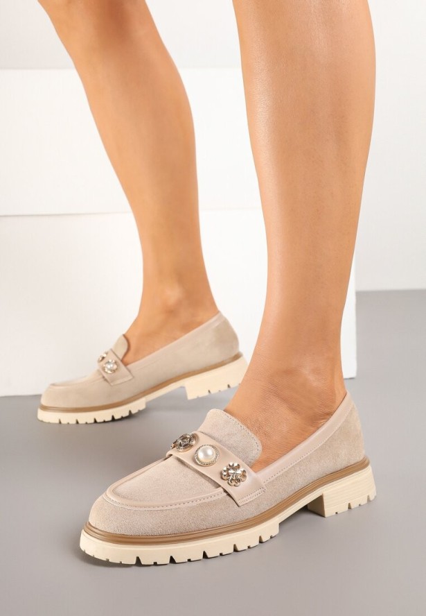 Ciemnobeżowe Mokasyny z Perełkami i Ozdobami Eladeo