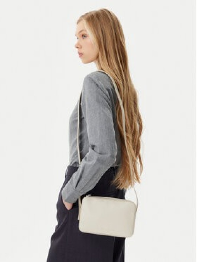Calvin Klein Torebka Embossed Logo Camera Bag K60K612555 Beżowy