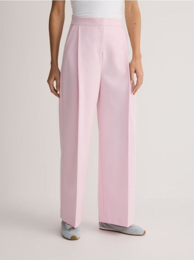 Szerokie spodnie z kantem - pastelowy róż