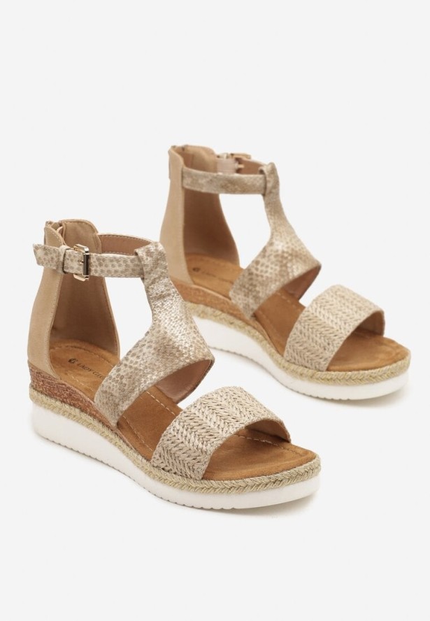 Ciemnobeżowe Sandały na Koturnie z Plecionką i Tłoczoną Cholewką Milvanis