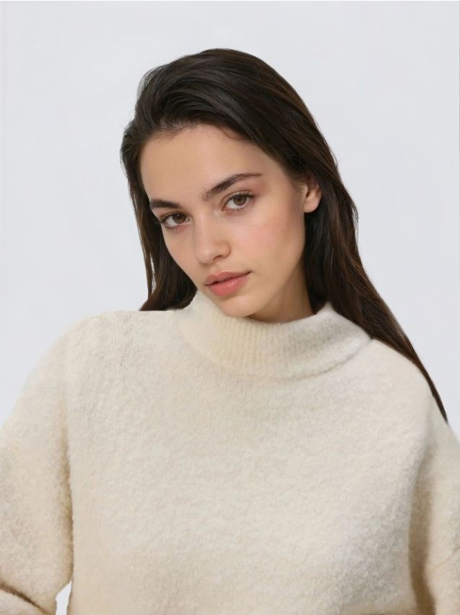 Sweter z bufiastymi rękawami - kremowy