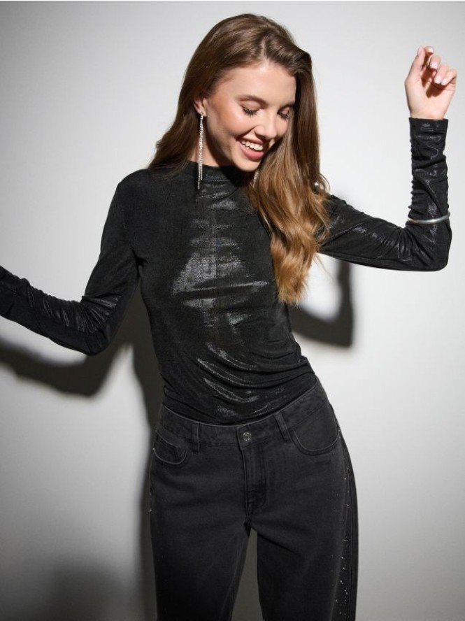 Bluzka z welurowym wykończeniem - czarny