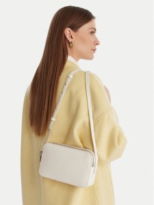 Calvin Klein Torebka Emblem Aop Elongated Camera Bag LV04F3268G Écru