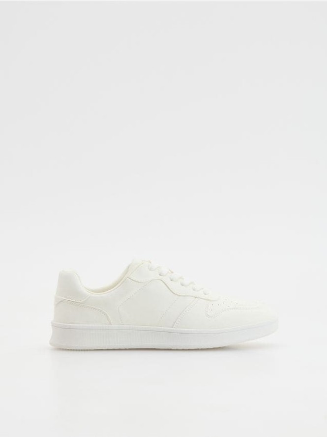Sportowe sneakersy - biały