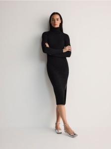 Dzianinowa sukienka z drobinkami - czarny