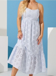 Ażurowa sukienka midi na ramiączkach z bawełny - błękitny