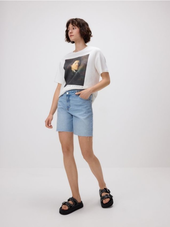 Jeansowe szorty z asymetrycznym zapięciem - niebieski