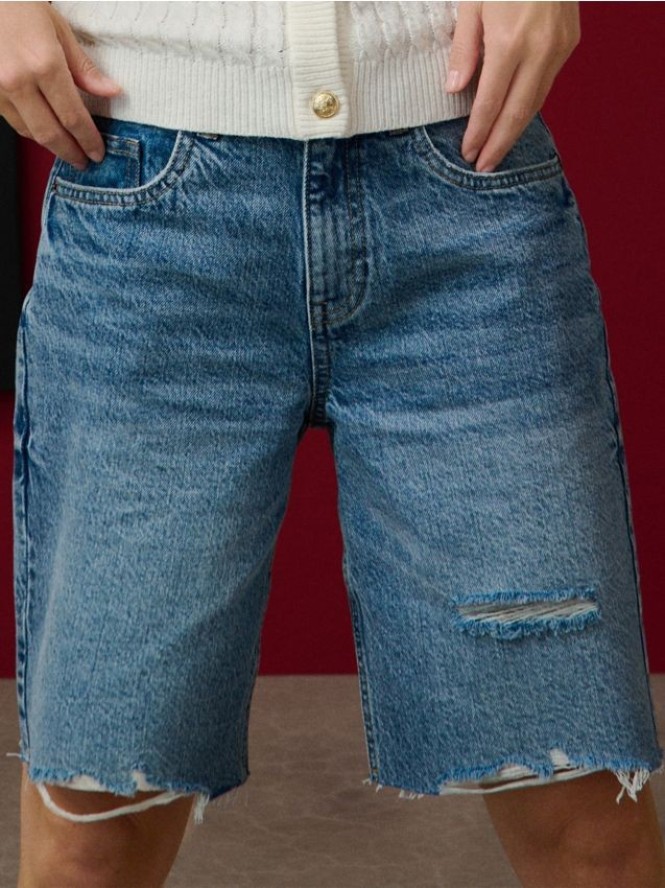 Szorty jeansowe z przetarciami - niebieski