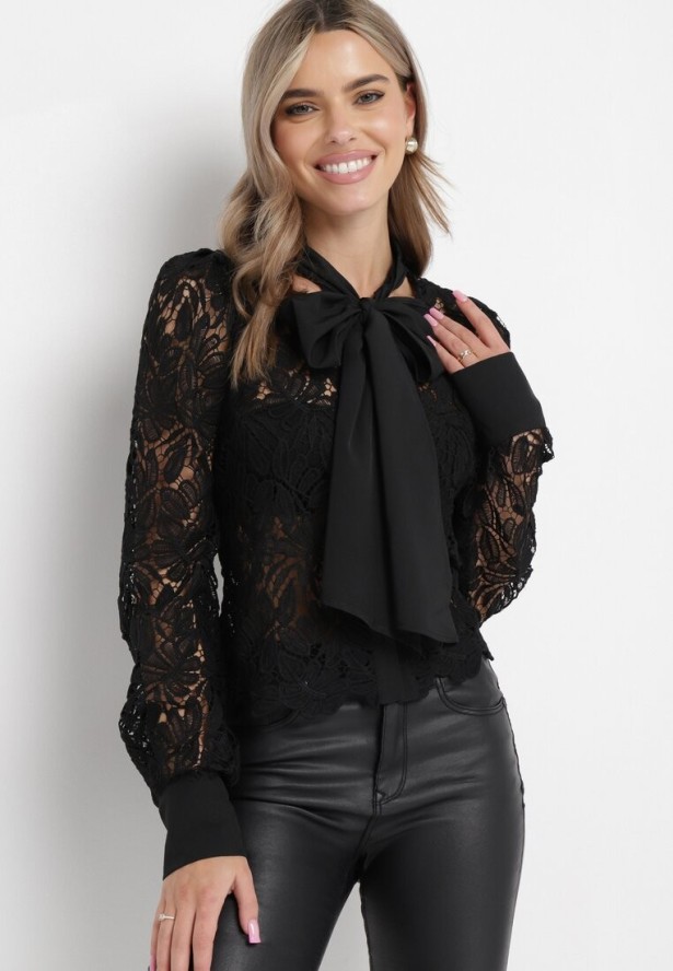 Czarna Koronkowa Koszula z Ozdobnym Wiązaniem przy Dekolcie Cleomina