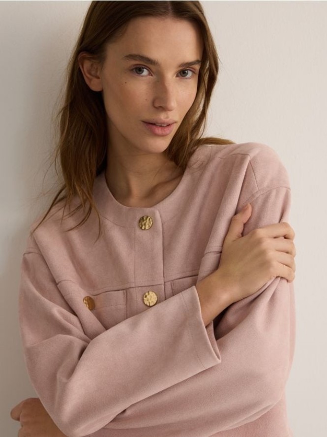 Krótka kurtka z imitacji zamszu - pastelowy róż