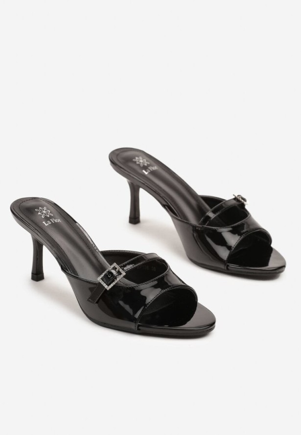 Czarne Lakierowane Klapki na Niskiej Szpilce Zdobione Paskiem z Klamerką Joliriss