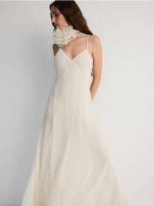 Sukienka maxi z kreszowanej tkaniny - złamana biel