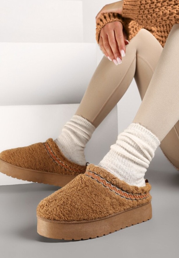 Brązowe Wsuwane Kapcie na Platformie z Ozdobnym Haftem Olisia