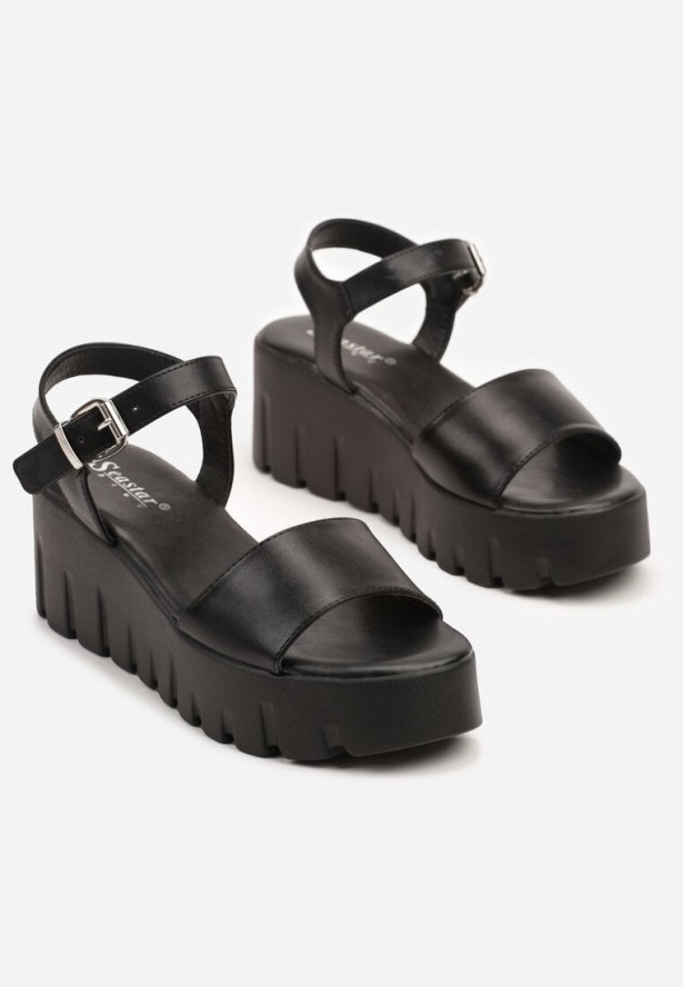 Czarne Sandały na Koturnie z Paskiem z Klamerką Nanillea