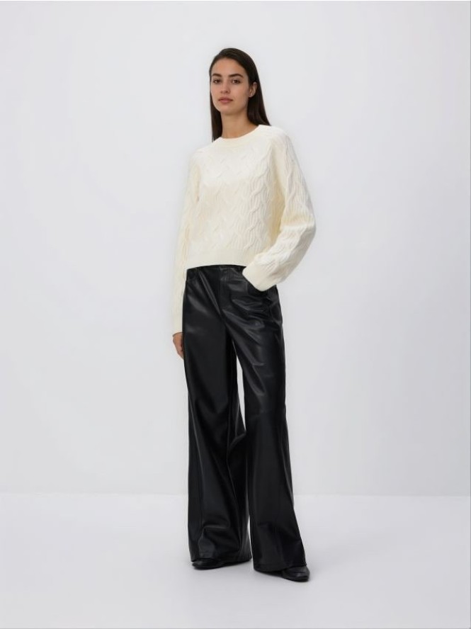 Strukturalny sweter - kremowy