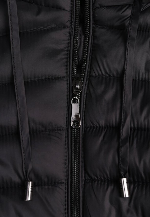 Czarna Pikowana Kurtka Przejściowa z Kapturem z Możliwością Odpięcia Feziel