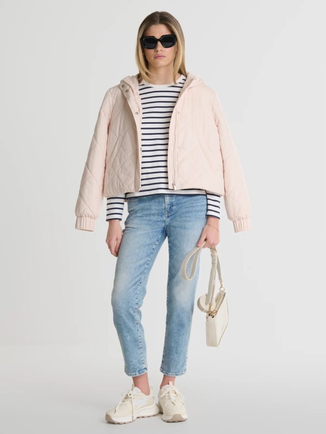 Jeansy damskie z krótką nogawką jasnoniebieskie Adela Cropped 108