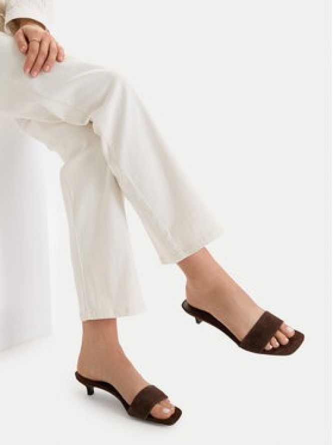 GINO ROSSI Klapki EO-V2229-111-5 Brązowy