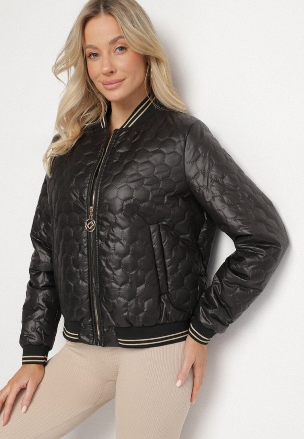 Czarna Kurtka w Stylu Bomberki Ozdobiona Pikowaniem i Paskami Desiriel