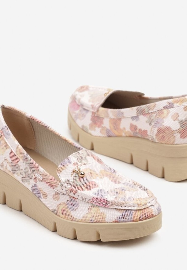 Różowe Półbuty na Koturnie ze Skórzaną Wkładką i Metalicznym Połyskiem Sesilorena