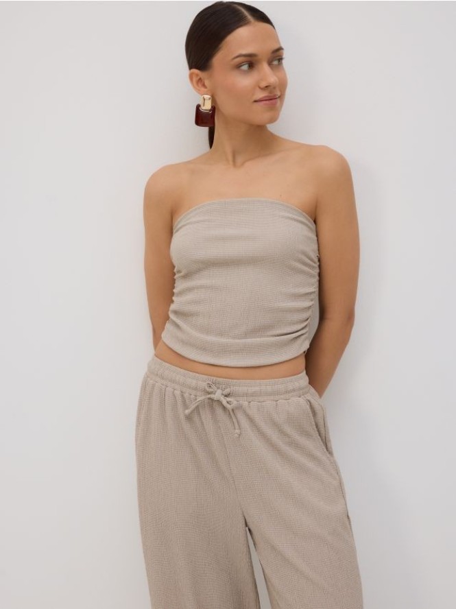 Top ze strukturalnej dzianiny - kremowy