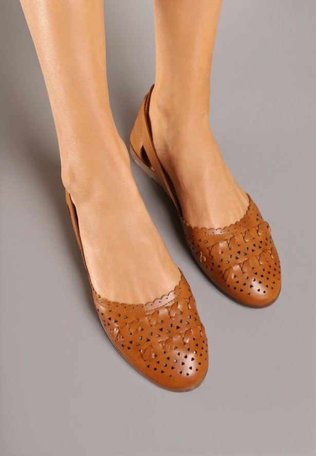 Brązowe Balerinki z Ażurowymi Zdobieniami i Wycięciami Damitta