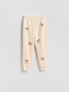 Spodnie dresowe z aplikacjami - złamana biel