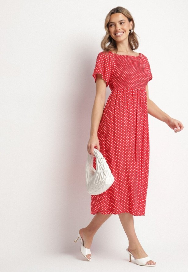 Czerwona Sukienka z Bawełny o Rozkloszowanym Kroju w Kropeczki Lisadrisa