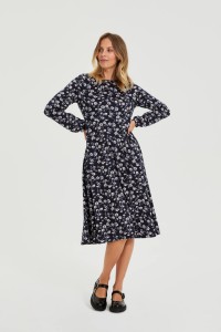 Sukienka midi w kwiaty granatowa