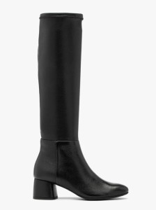 Czarne kozaki z elastyczną cholewką na niskim obcasie