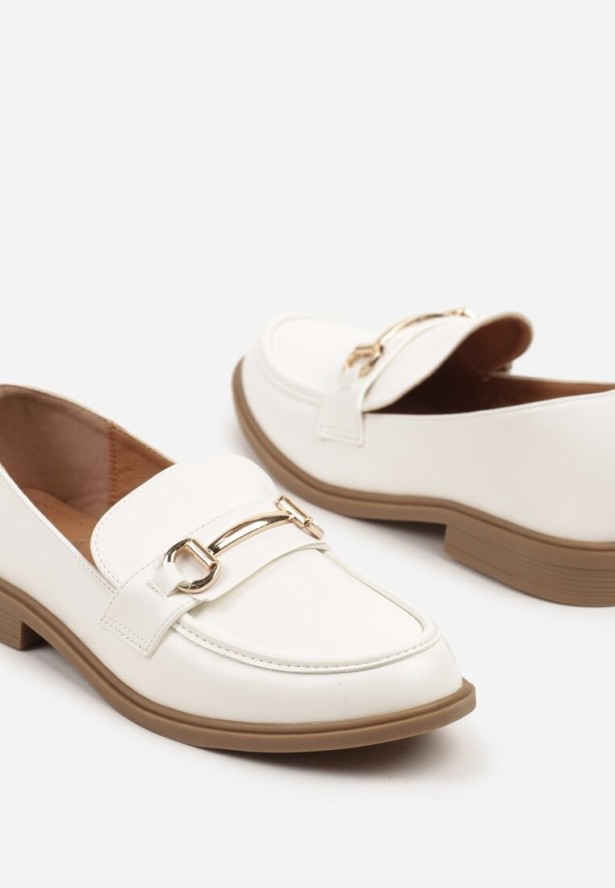 Białe Klasyczne Mokasyny z Elegancką Aplikacją Frolvia
