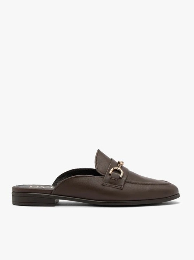 Brązowe klapki mule z klamrą