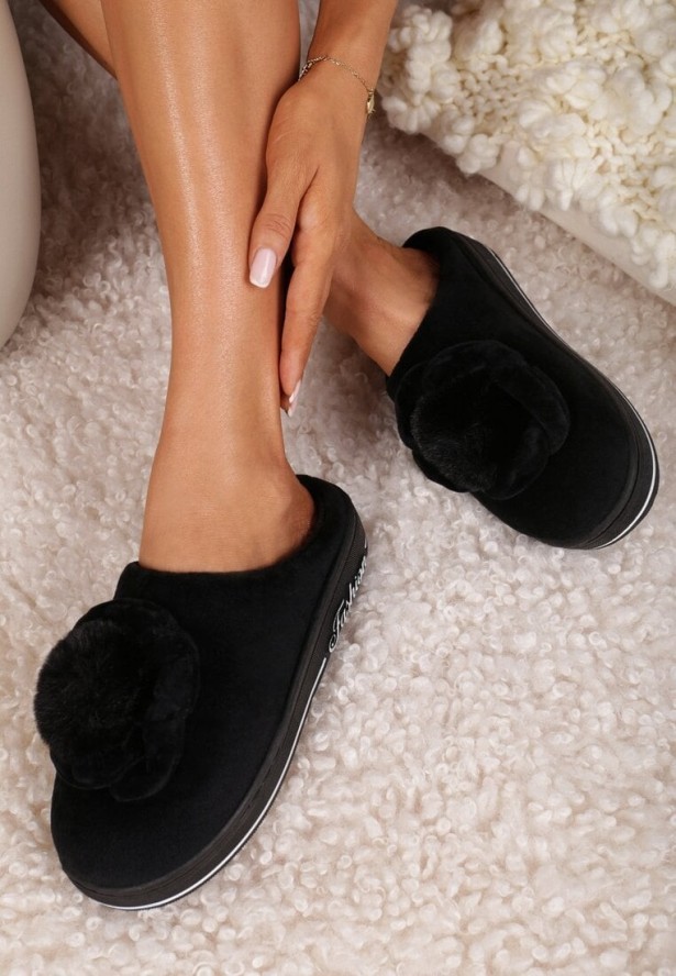 Czarne Kapcie na Platformie z Pomponem Conine