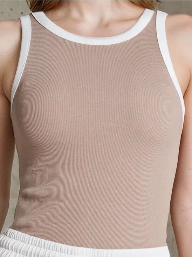 Top z kontrastową lamówką - beżowy