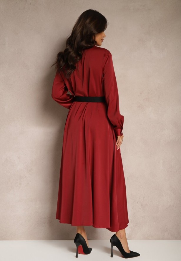 Bordowa Satynowa Sukienka w Stylu Szmizjerki z Imitacjami Kieszeni i Paskiem Vaminay