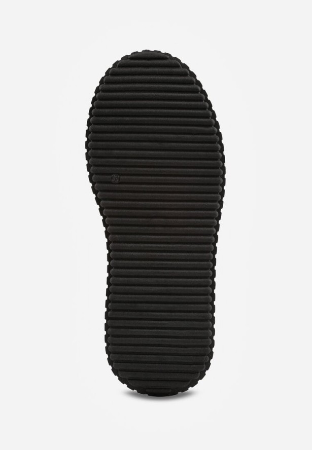 Czarne Chunky Sneakersy z Trójkątną Aplikacją VICES na Platformie Cezaline
