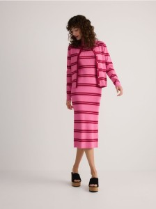 Sukienka w paski - wielobarwny