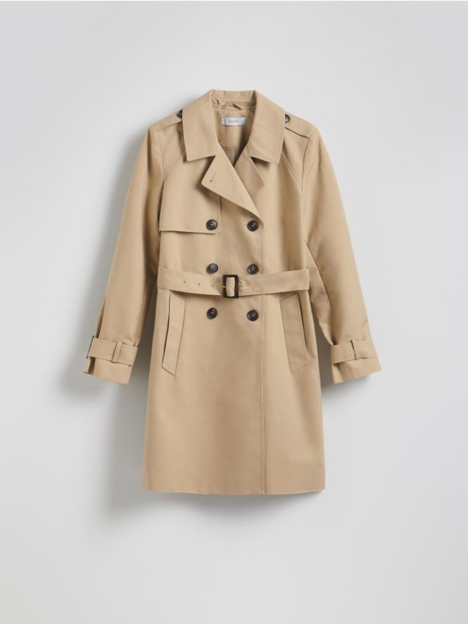 Dwurzędowy trencz z paskiem - beżowy