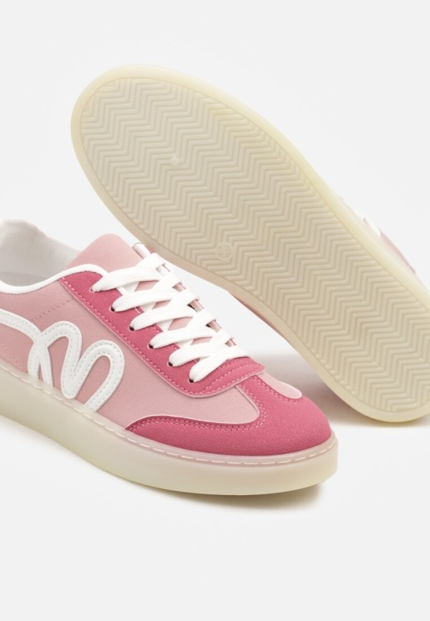 Różowe Sneakersy w Stylu Klasycznych Tenisówek z Ozdobną Aplikacją Elddiva