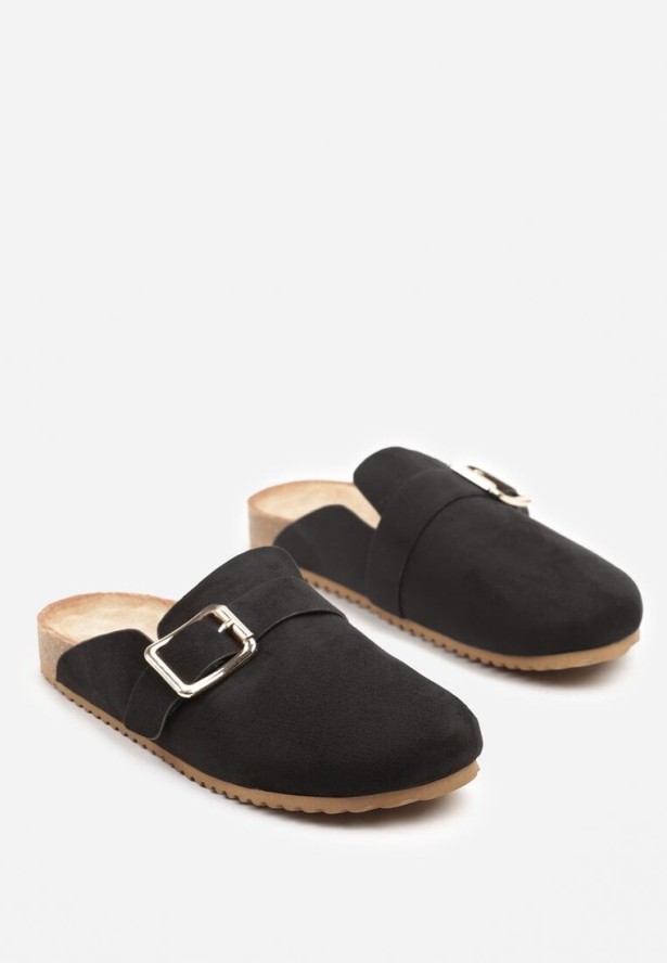 Czarne Klapki z Ozdobną Klamrą w Stylu Chodaków Afindea