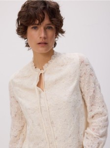 Bluzka z ozdobnym wiązaniem - złamana biel