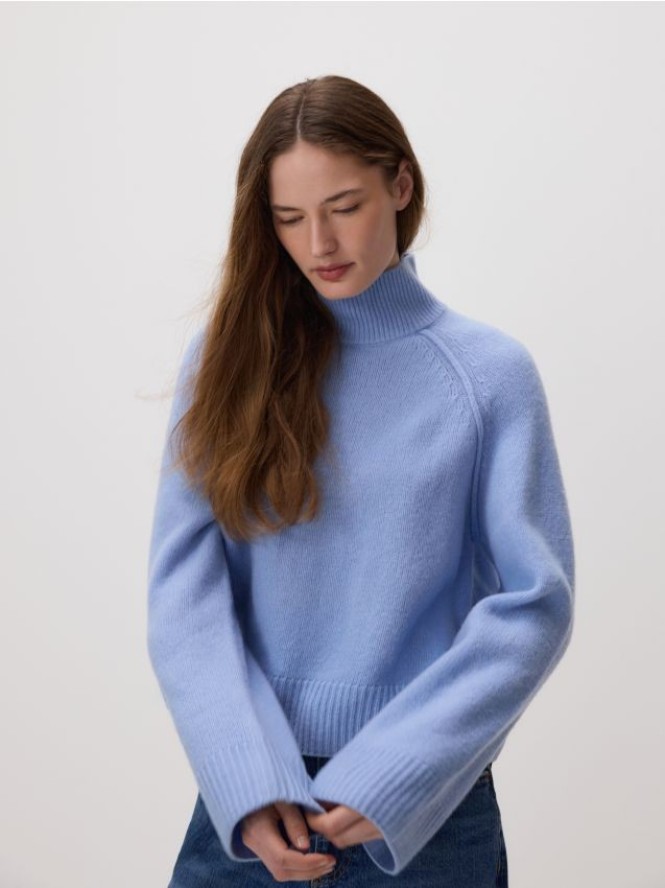 Wełniany sweter z golfem - jasnoniebieski