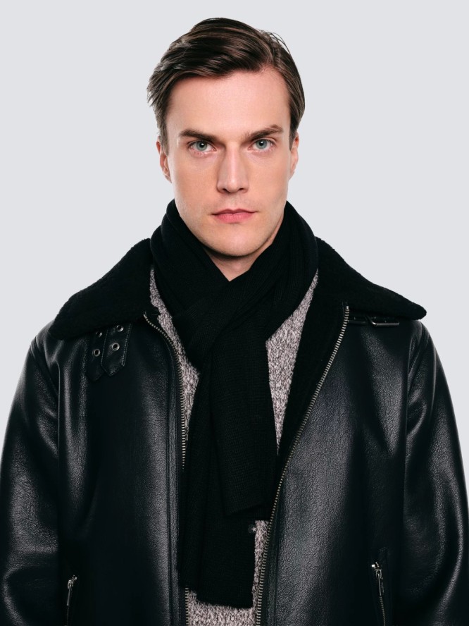 szal dzianinowy czarny estanilan 906/ mesianil 906