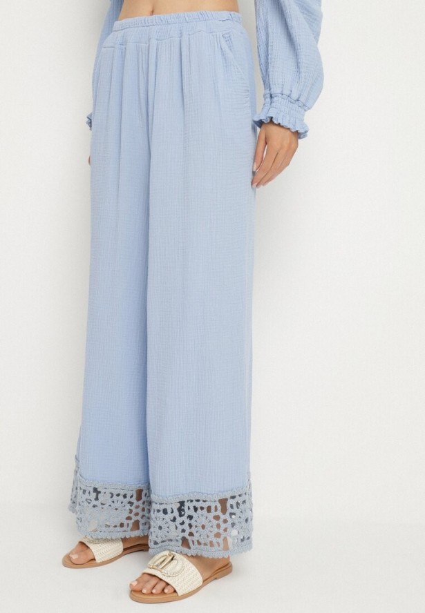 Jasnoniebieski Bawełniany Komplet z Ażurowymi Zdobieniami Bluzka i Spodnie Palaniela