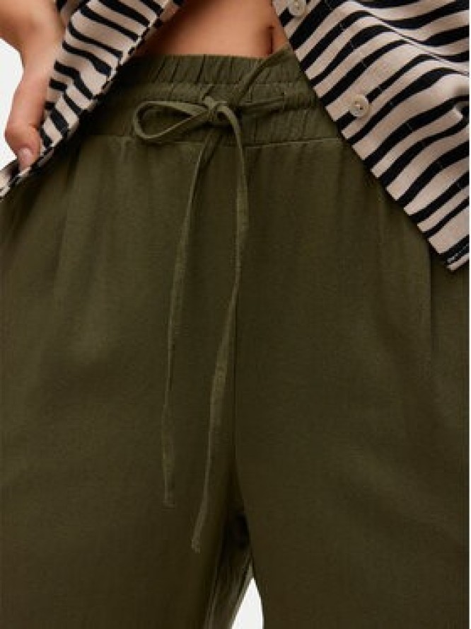 Vero Moda Spodnie materiałowe Jesmilo 10279691 Zielony Regular Fit