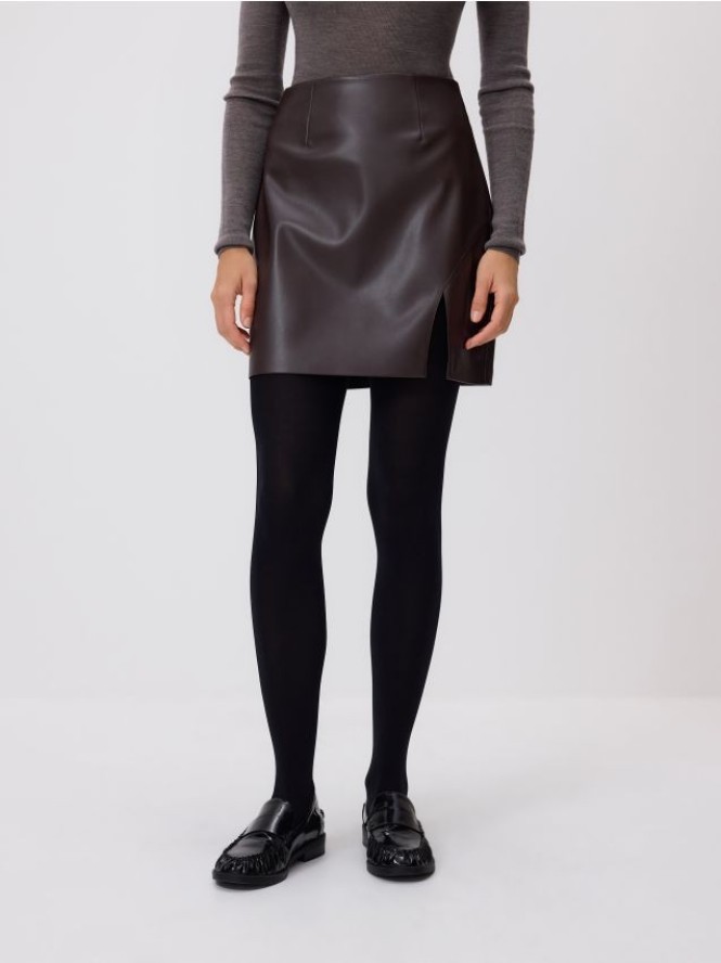 Spódnica mini z imitacji skóry - brązowy