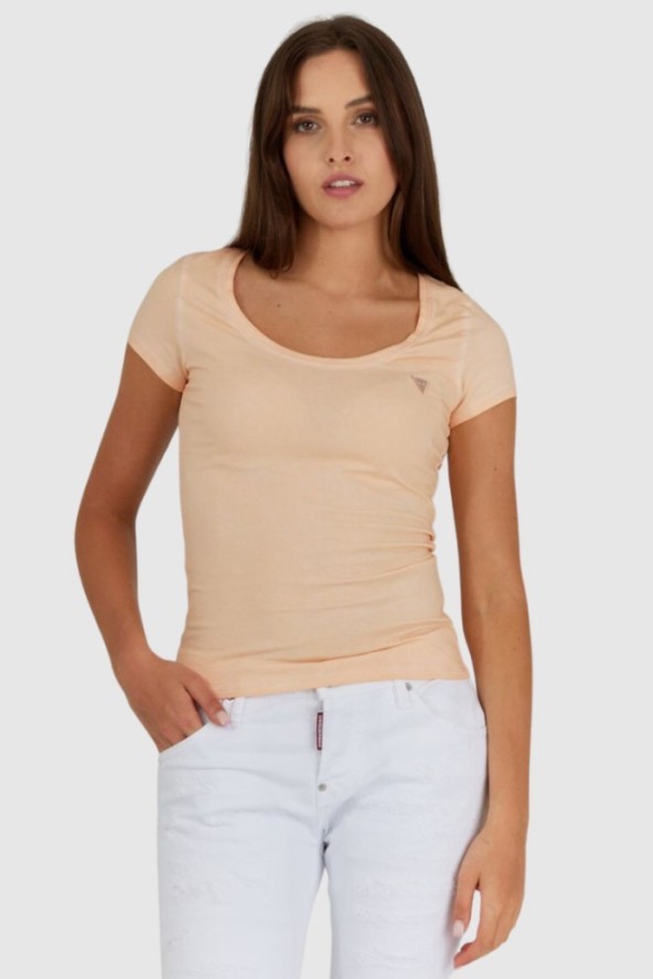 GUESS Brzoskwiniowy t-shirt damski z efektem sprania, Rozmiar XS