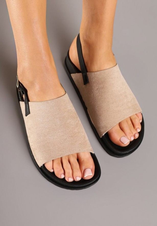 Ciemnobeżowe Sandały z Szerokim Paskiem z Ekozamszu Zapinane na Sprzączkę Galgis