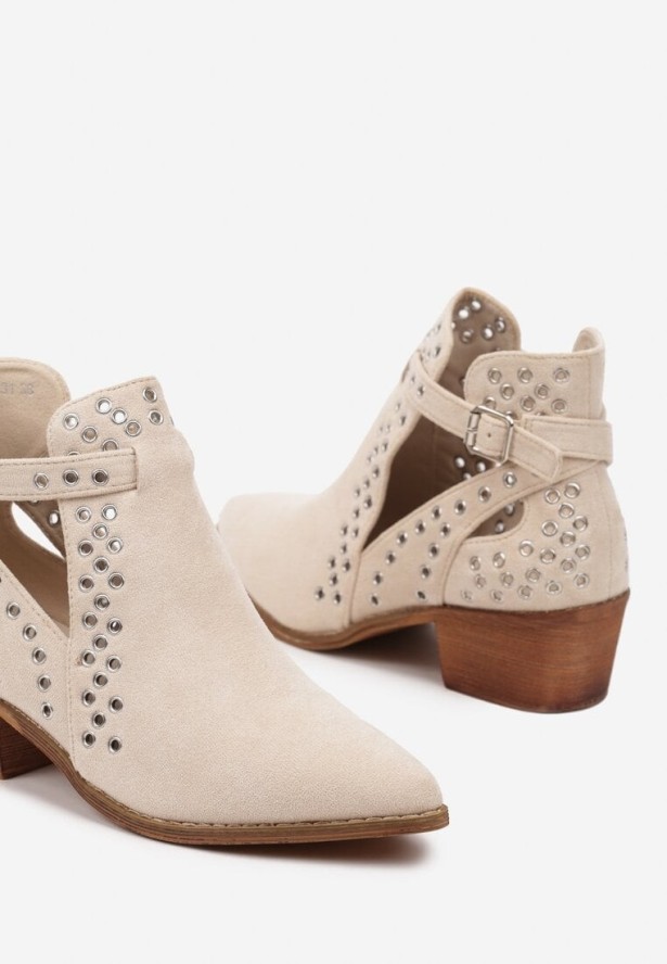 Beżowe Botki Kowbojki na Słupku Ozdobione Nitami i Wycięciem Eleawena