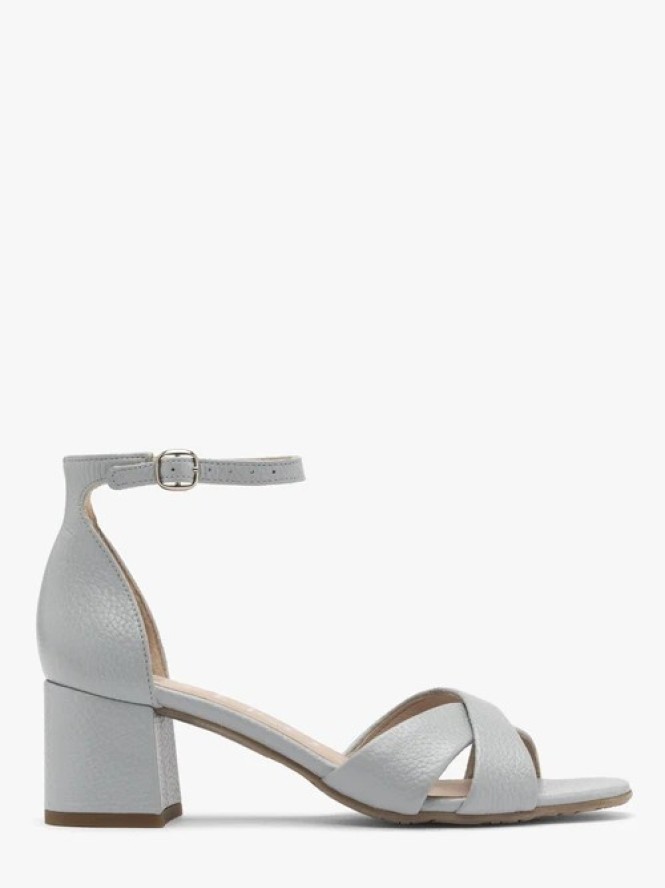 Błękitne sandały na obcasie